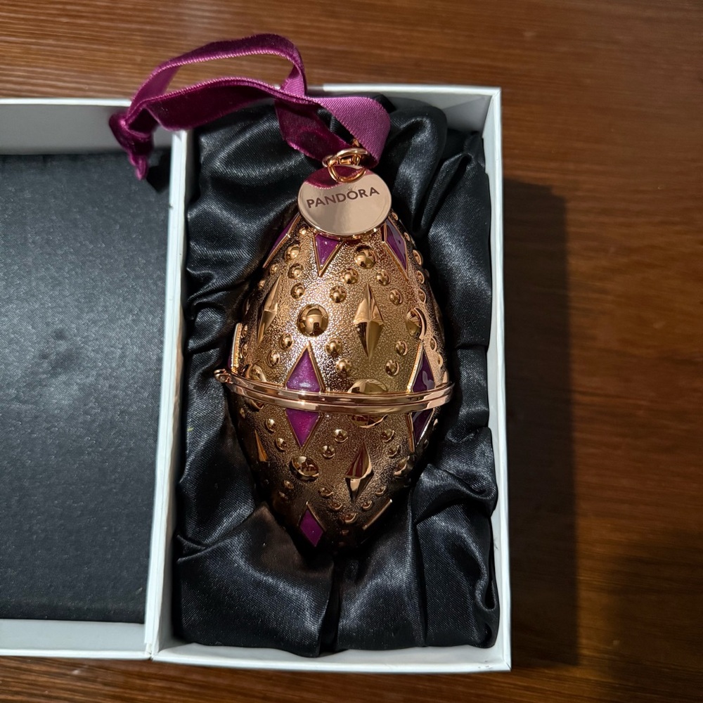 Pandora 2020 Limited Edition Ornament & Charm Set - Picture 3 of 4